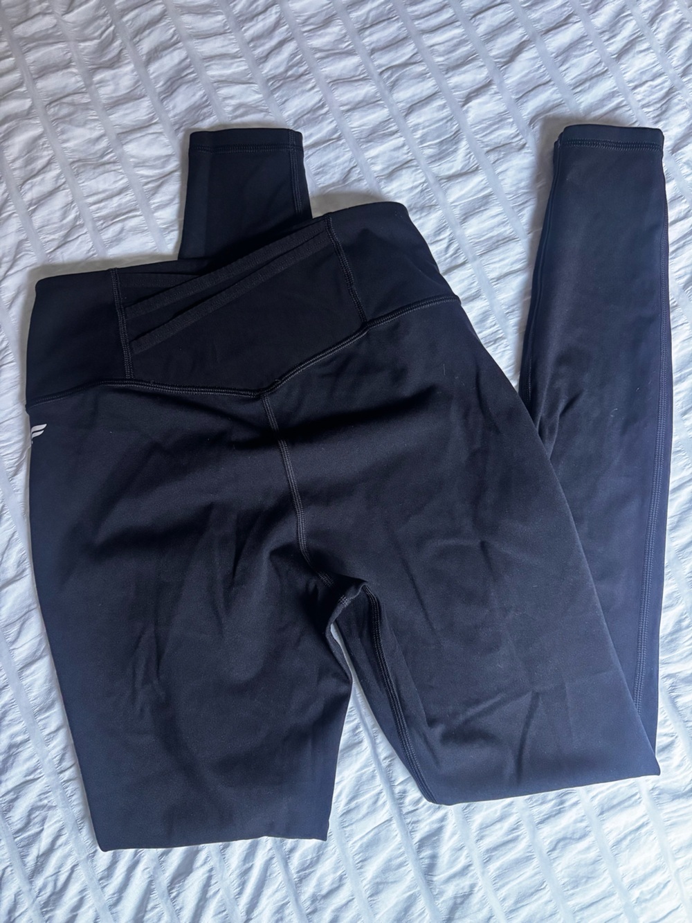 Fabletics Motion 365 Black Leggings criss cross back pocket. No front seam
